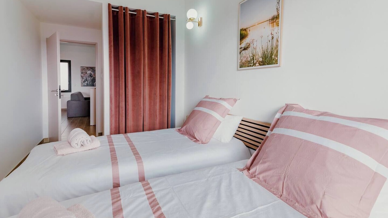 Photo of Bedroom in Puget-Ville