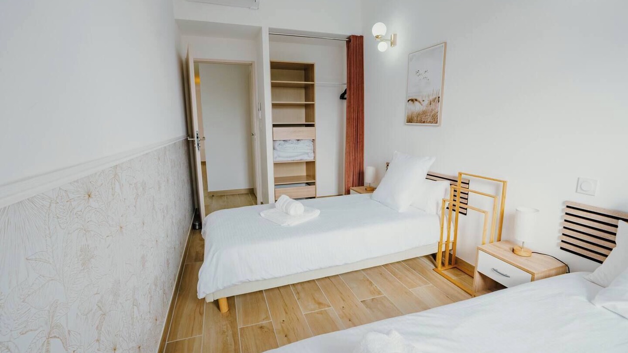 Photo of Bedroom in Puget-Ville