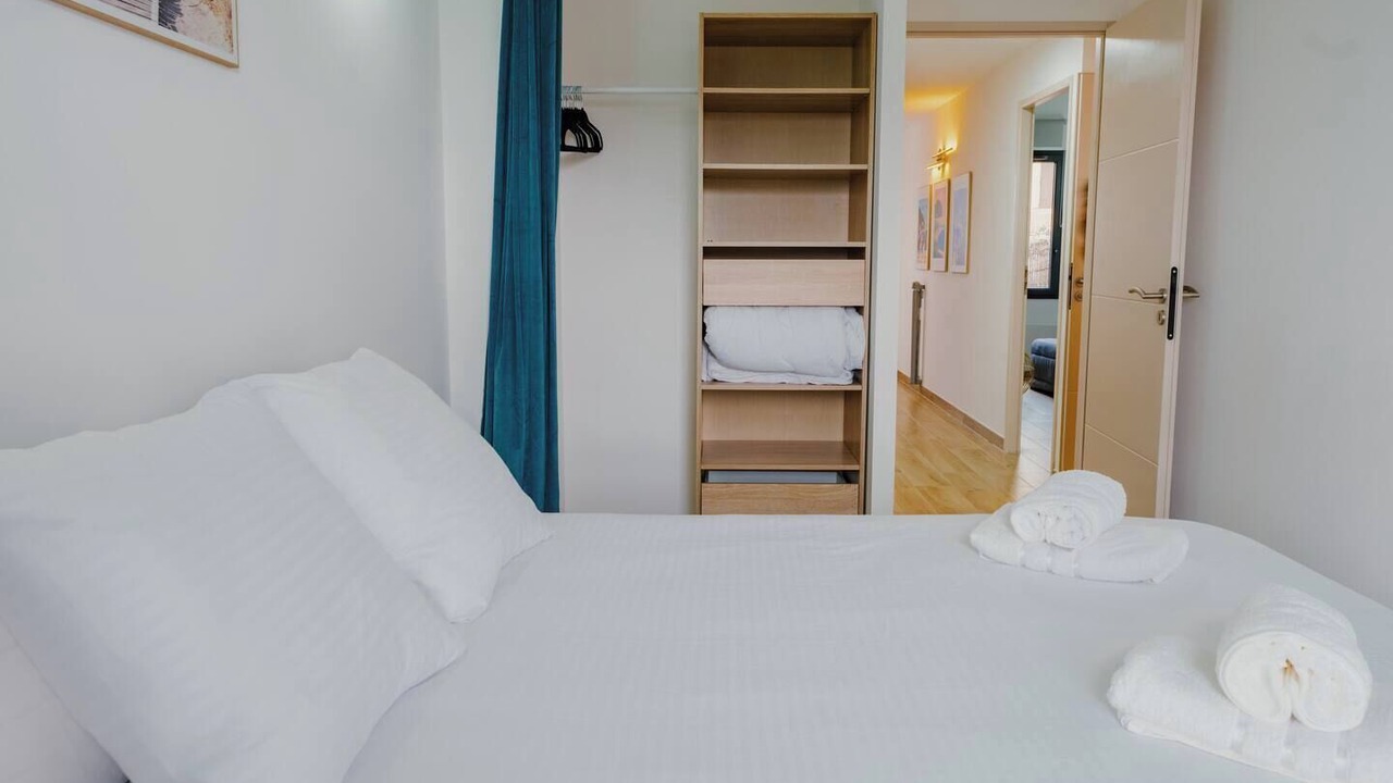 Photo of Bedroom in Puget-Ville