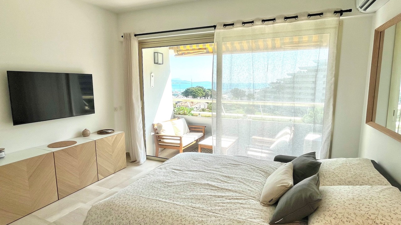 Photo of Bedroom in Villeneuve Loubet Beach