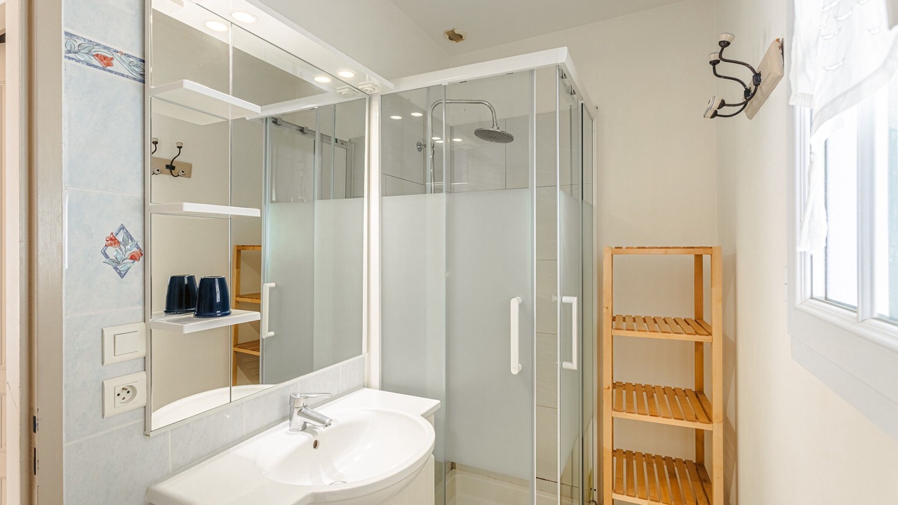 Photo of Bathroom in Le Bois-Plage-en-Re