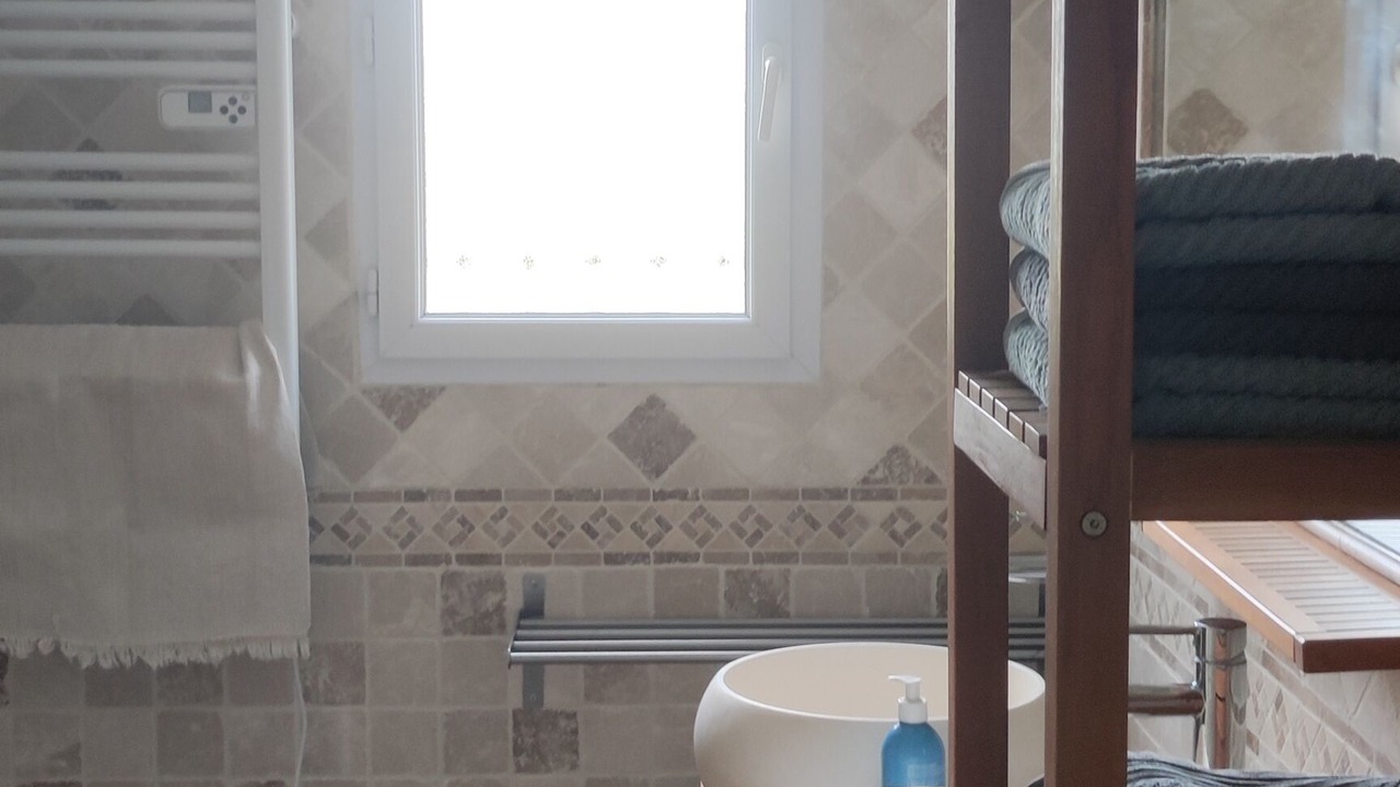 Photo of Bathroom in Puget-Ville