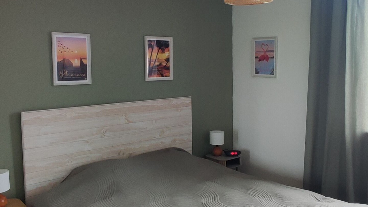 Photo of Bedroom in Puget-Ville