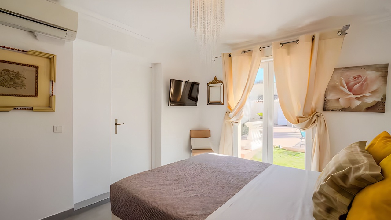 Photo of Bedroom in Les Baraques