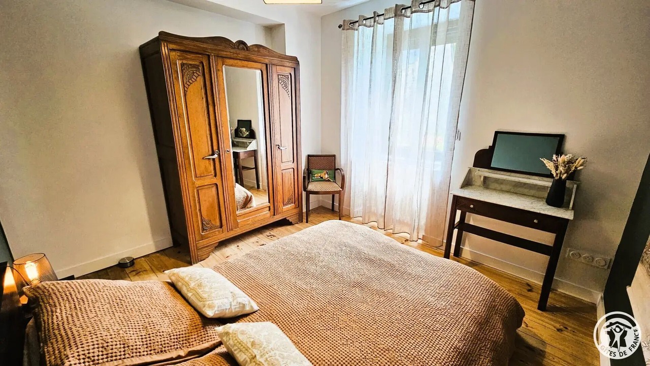 Photo of Bedroom in Salon-la-Tour