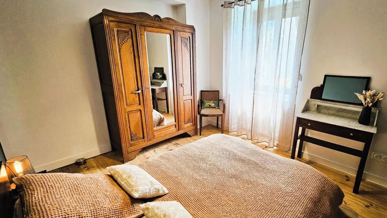 Photo of Bedroom in Salon-la-Tour