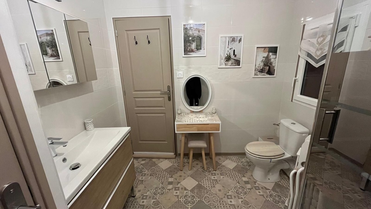 Photo of Bathroom in Meounes-les-Montrieux