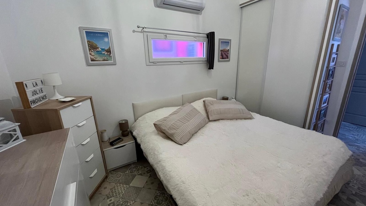 Photo of Bedroom in Meounes-les-Montrieux
