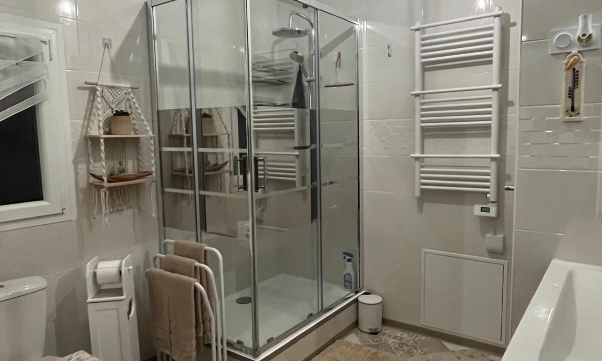 Photo of Bathroom in Meounes-les-Montrieux