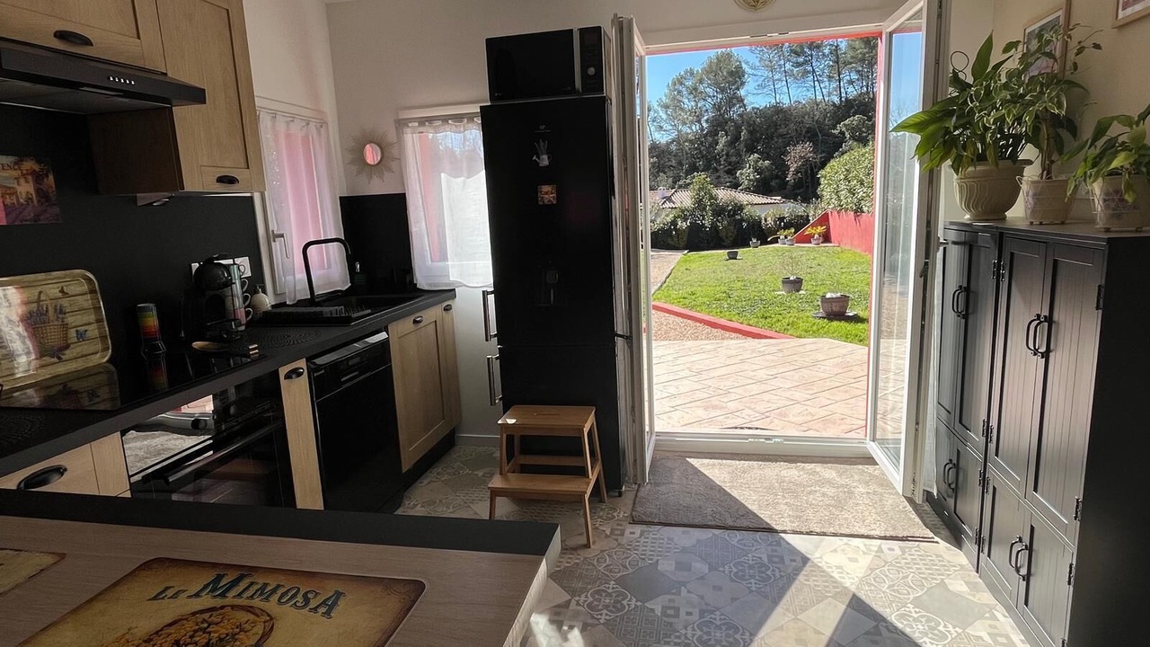 Photo of Kitchen in Meounes-les-Montrieux