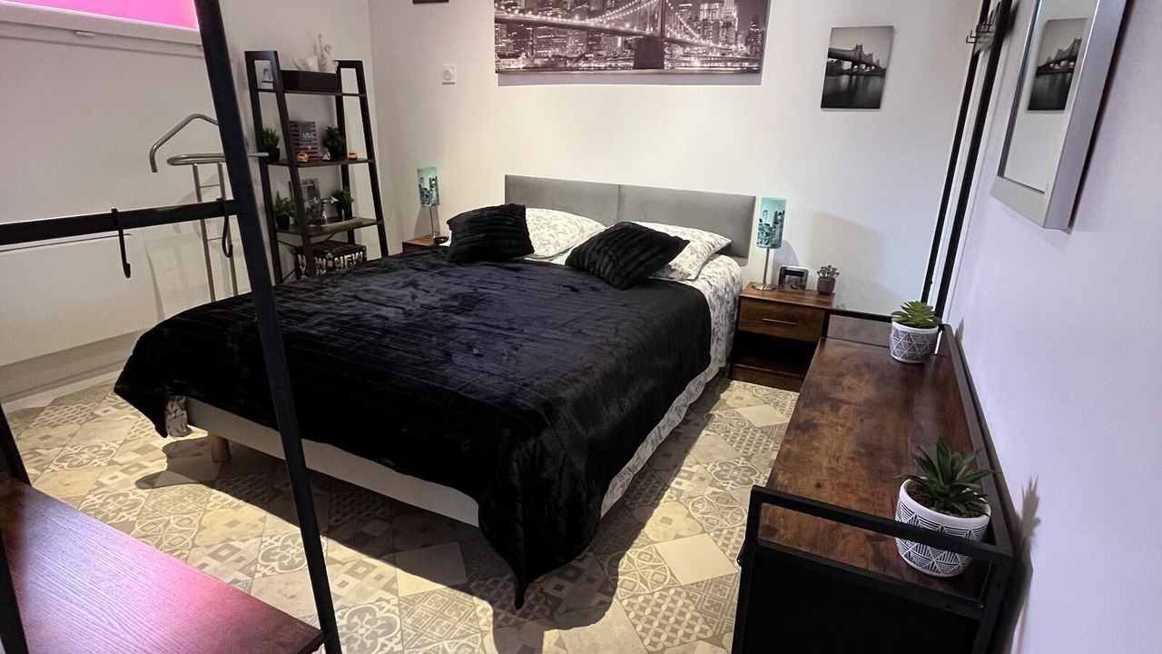 Photo of Bedroom in Meounes-les-Montrieux