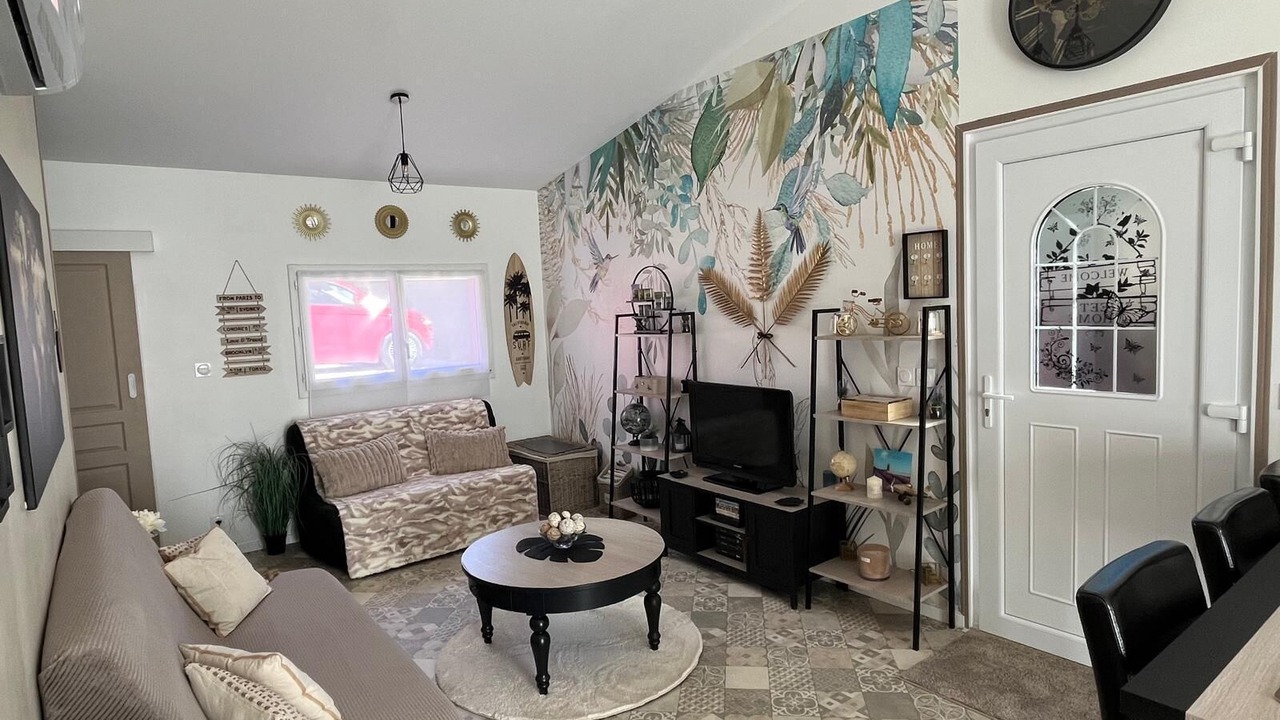 Photo of Livingroom in Meounes-les-Montrieux