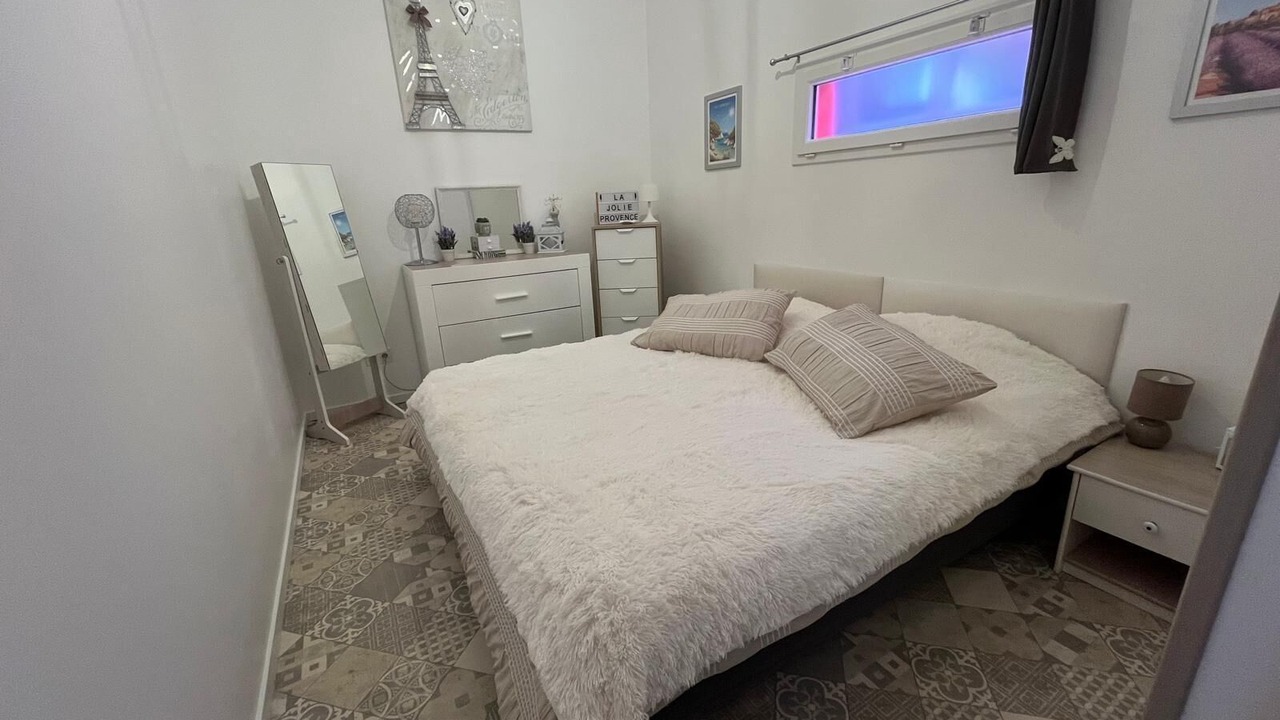 Photo of Bedroom in Meounes-les-Montrieux