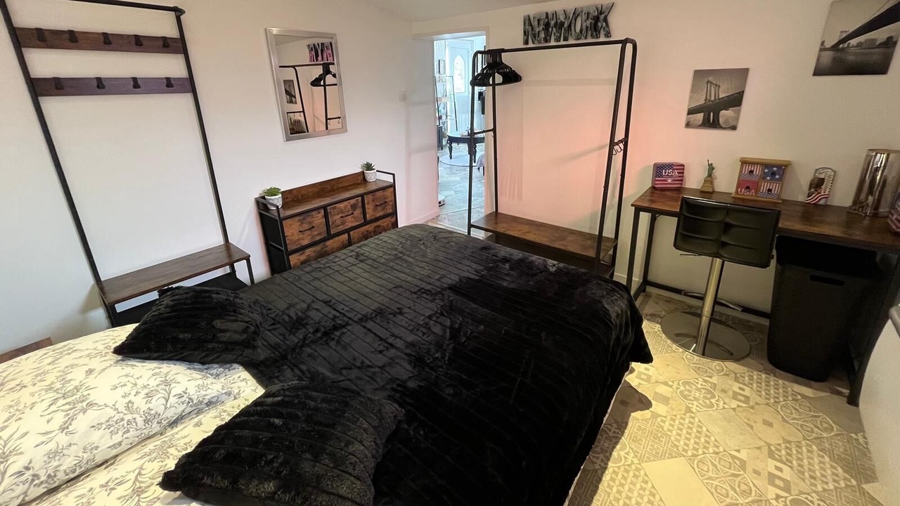 Photo of Bedroom in Meounes-les-Montrieux