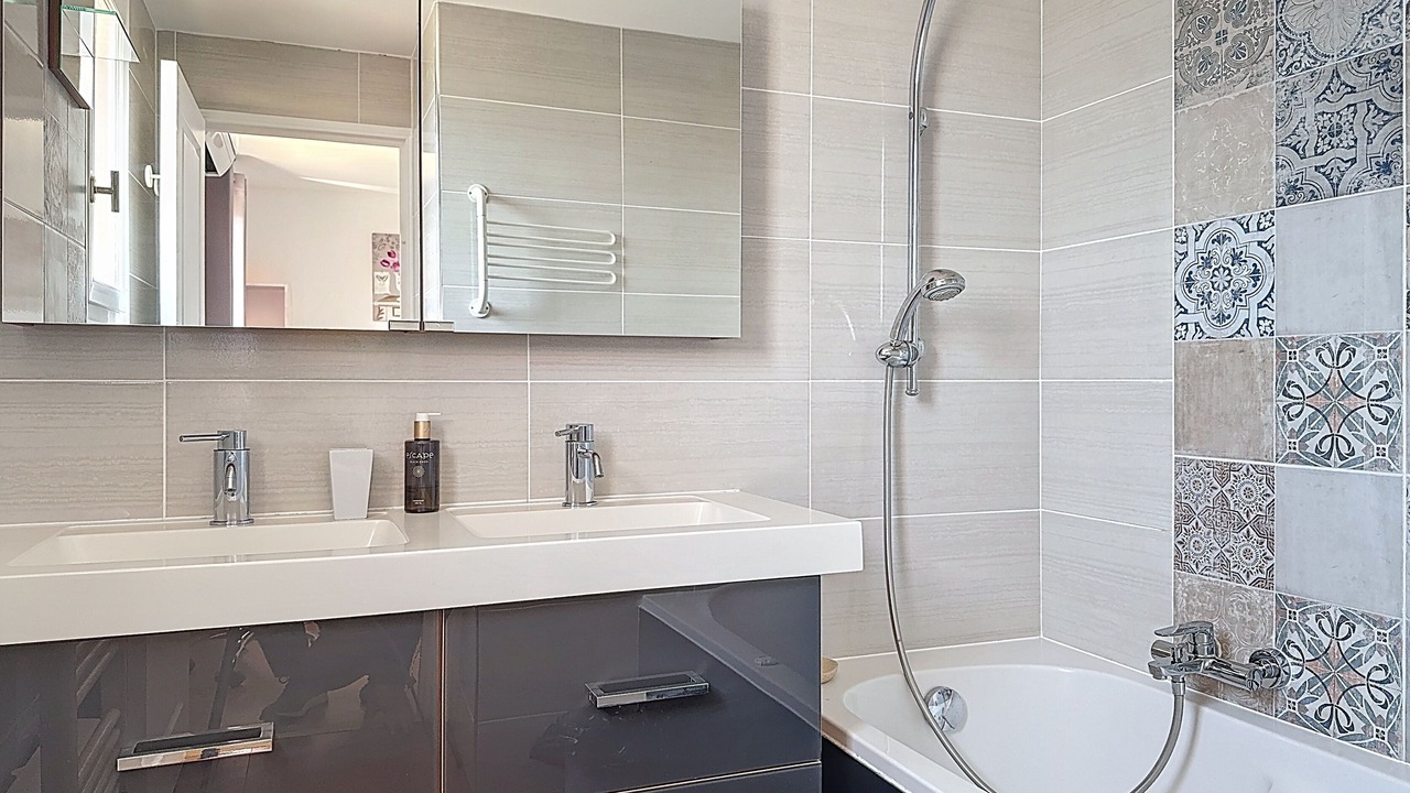 Photo of Bathroom in Biot
