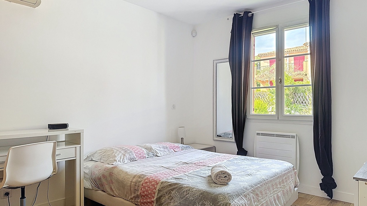 Photo of Bedroom in Biot