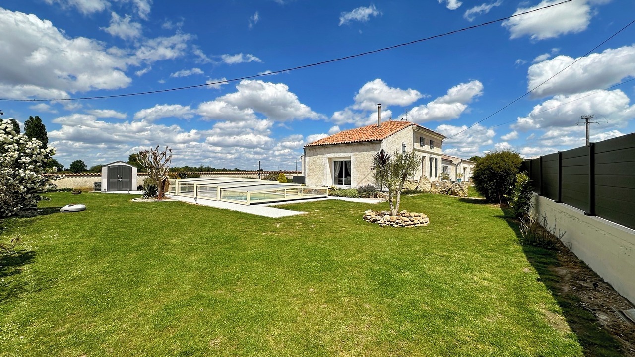 Photo of Patio Balcony in Champagnolles