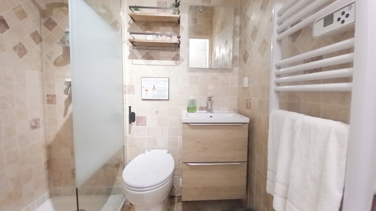 Photo of Bathroom in Carnot