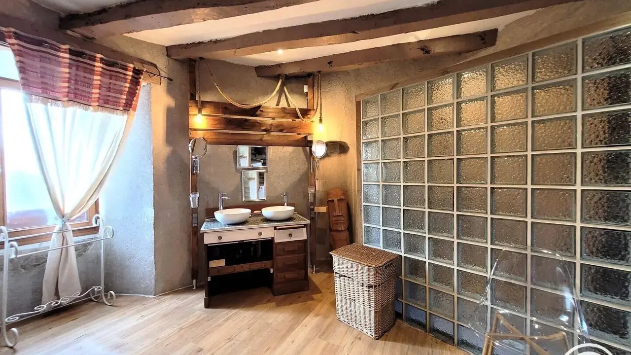 Photo of Bathroom in Altillac