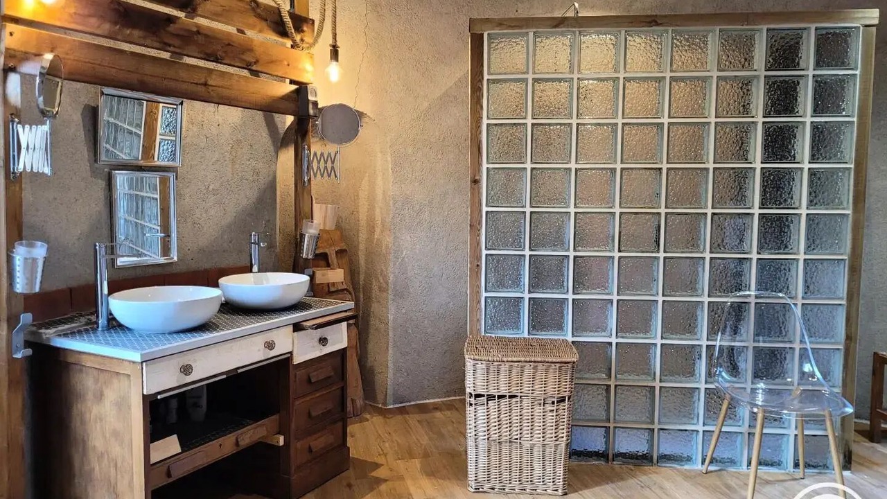 Photo of Bathroom in Altillac