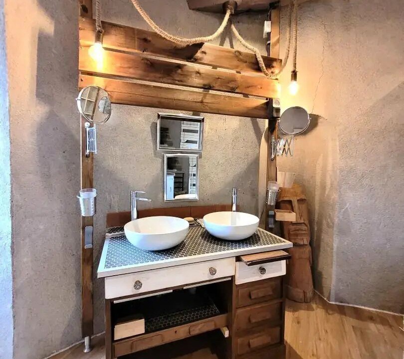 Photo of Bathroom in Altillac
