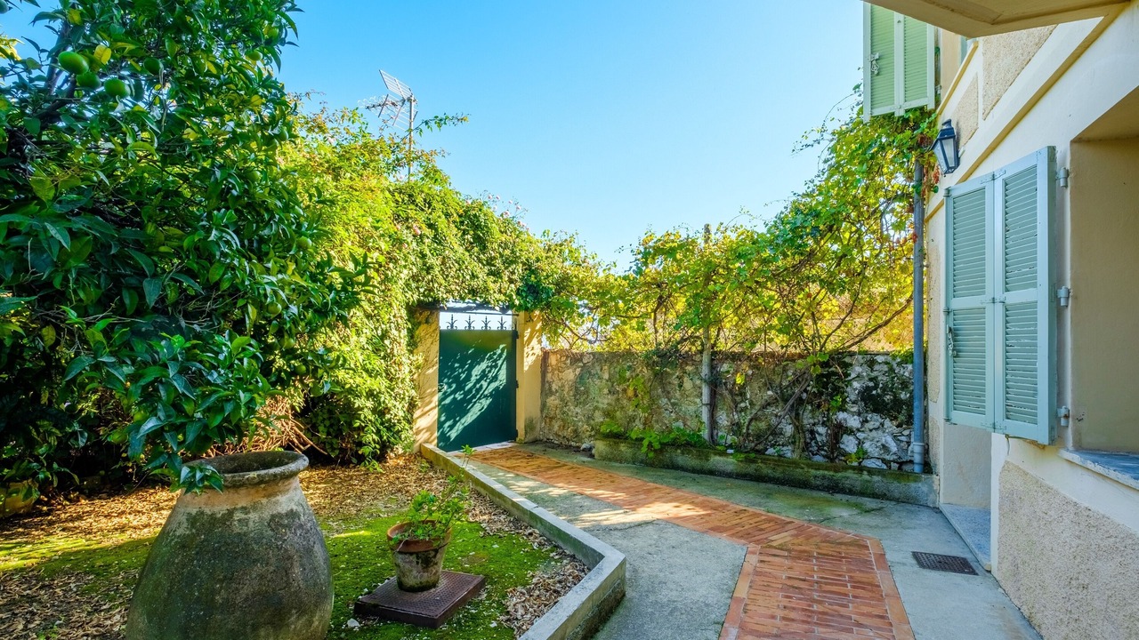 Photo of Outdoor in Beausoleil