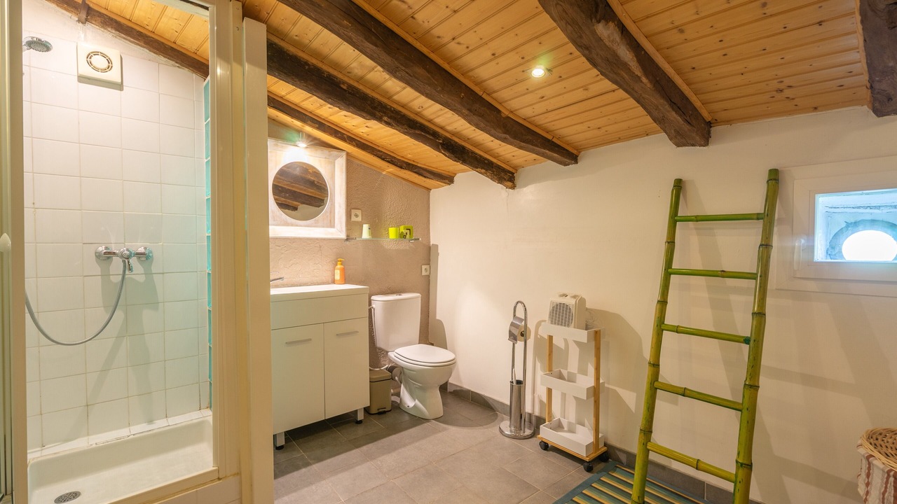 Photo of Bathroom in Saint-Romain-de-Benet