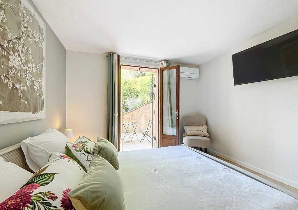 Photo of Bedroom in Chateauneuf-Grasse