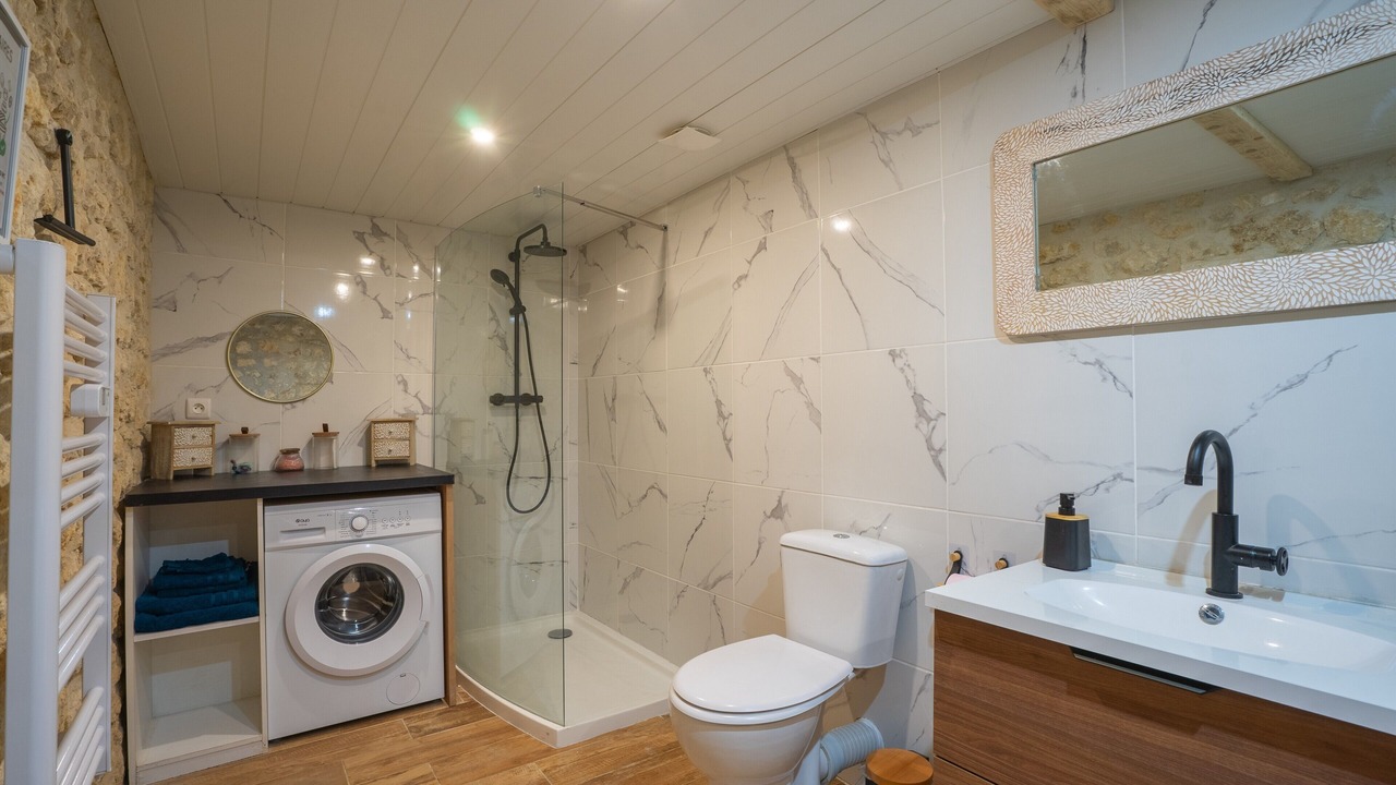 Photo of Bathroom in Saint-Genis-de-Saintonge