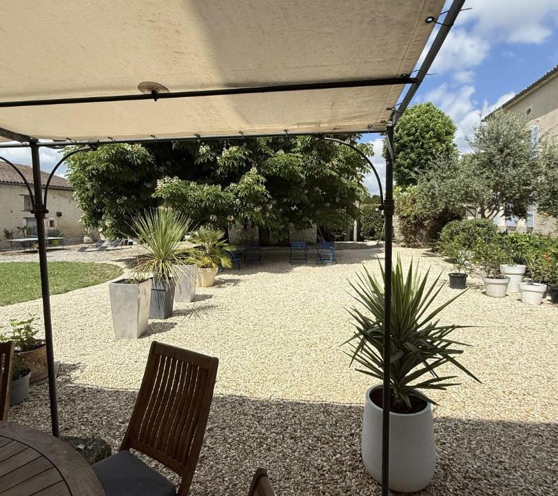 Photo of Patio Balcony in Saint-Palais-du-Ne