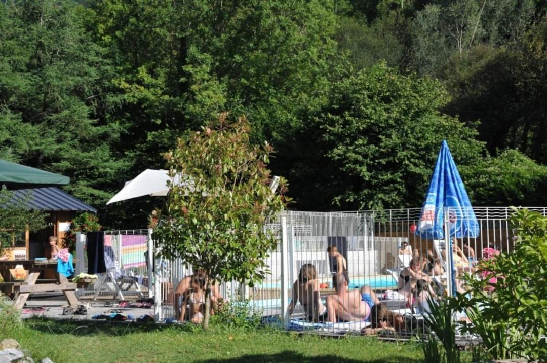 Photo of Others in Louvie Juzon