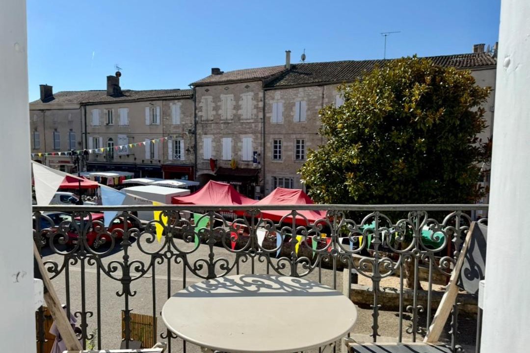 Photo of Others in Duras