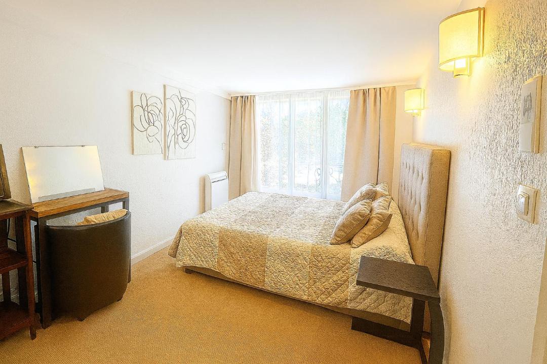 Photo of Bedroom in Roquefort-les-Pins