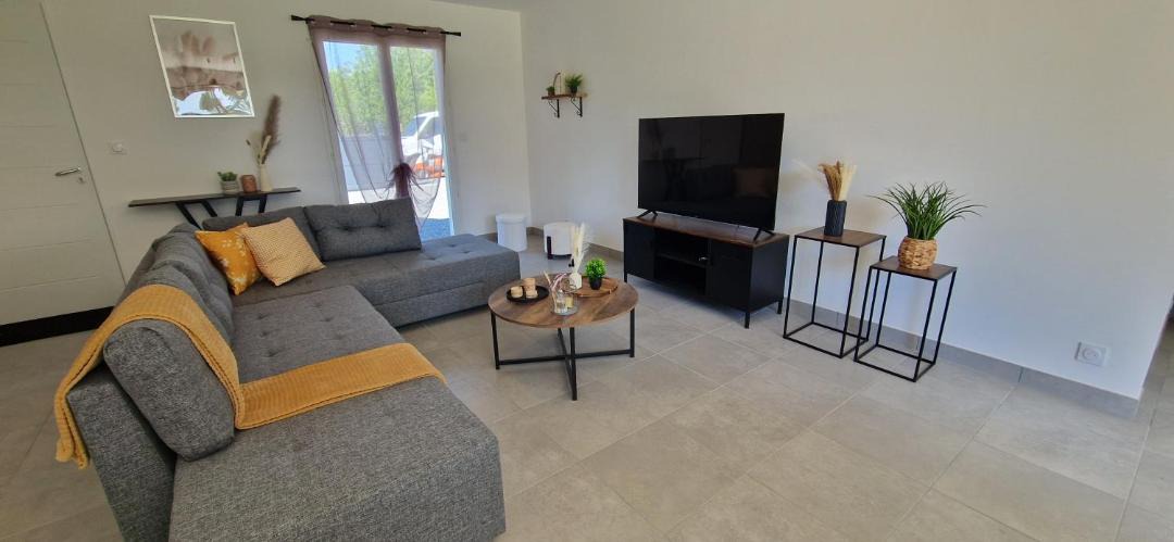 Photo of Livingroom in Grayan-Et-L'Hopital