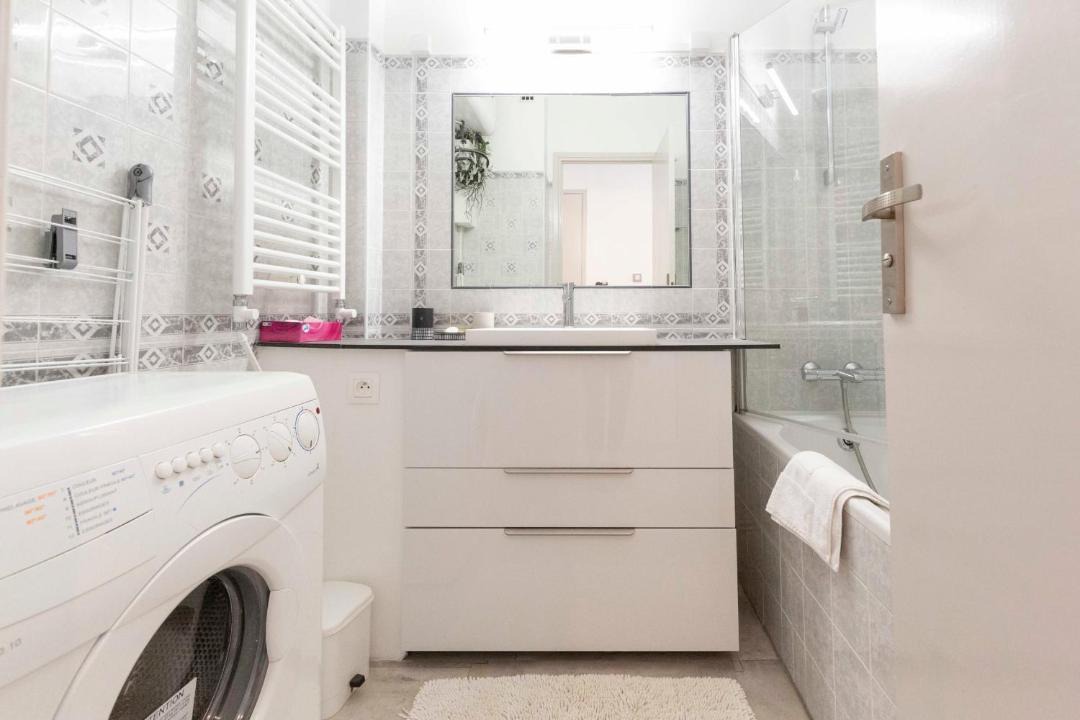 Photo of Bathroom in California - Pezou