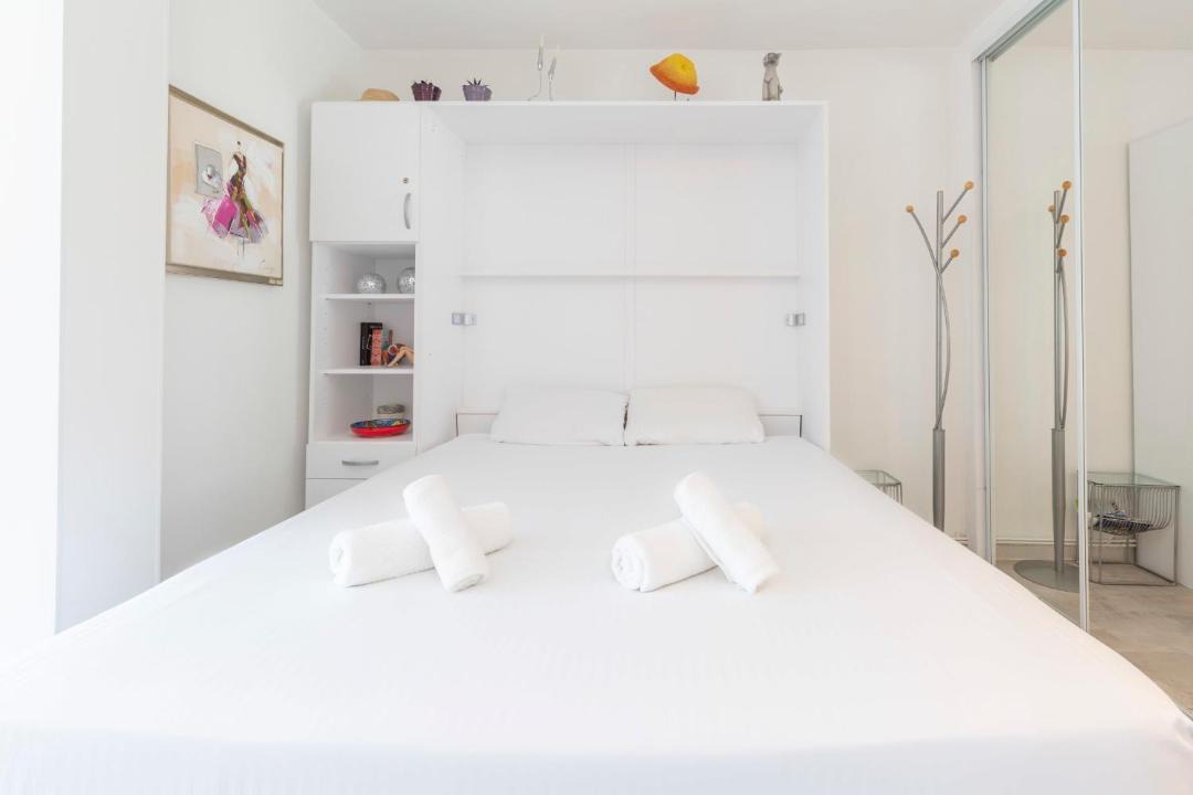 Photo of Bedroom in California - Pezou