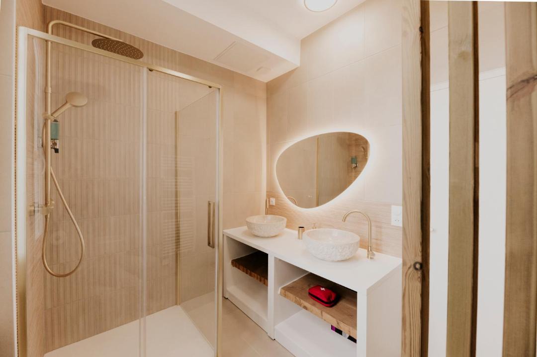 Photo of Bathroom in Bordeaux City Centre