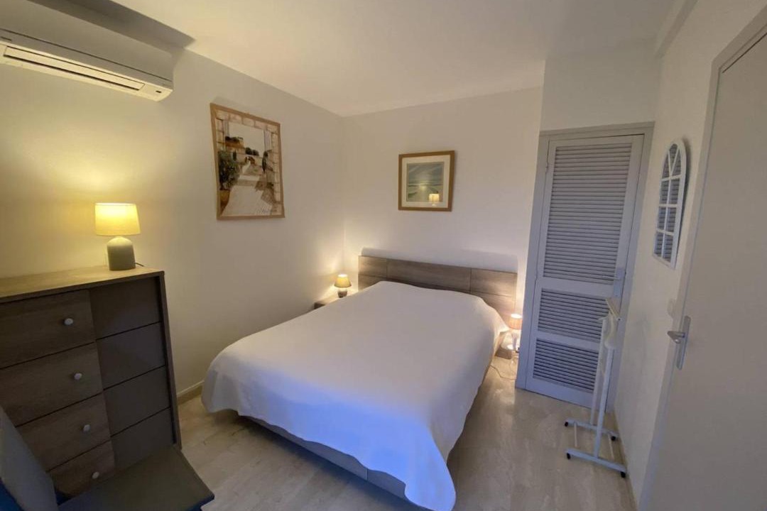 Photo of Bedroom in Villeneuve Loubet Beach