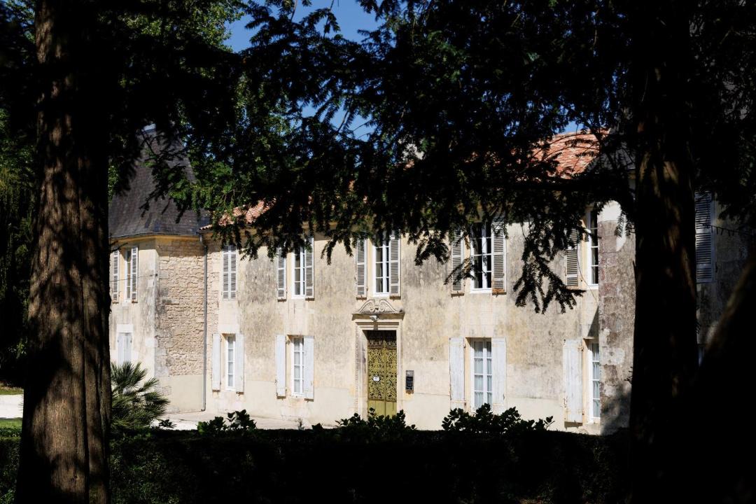 Photo of Others in Pons