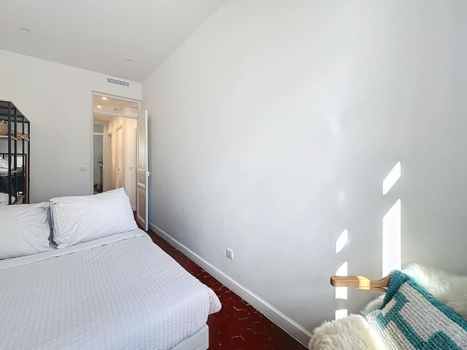 Photo of Bedroom in Prado - Republique