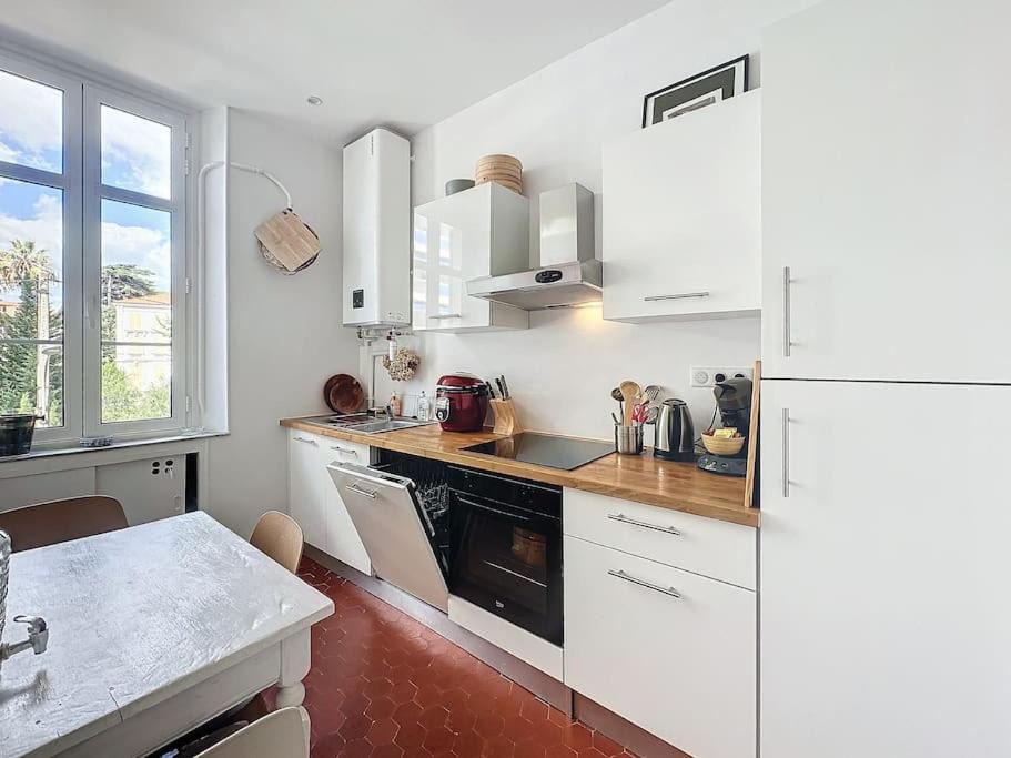 Photo of Kitchen in Prado - Republique