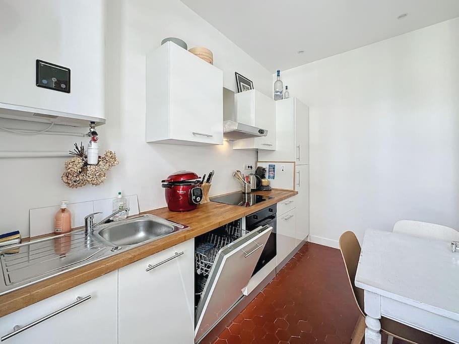 Photo of Kitchen in Prado - Republique