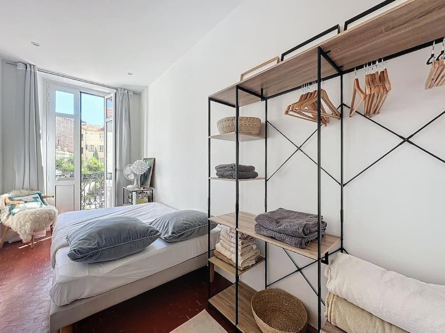 Photo of Bedroom in Prado - Republique