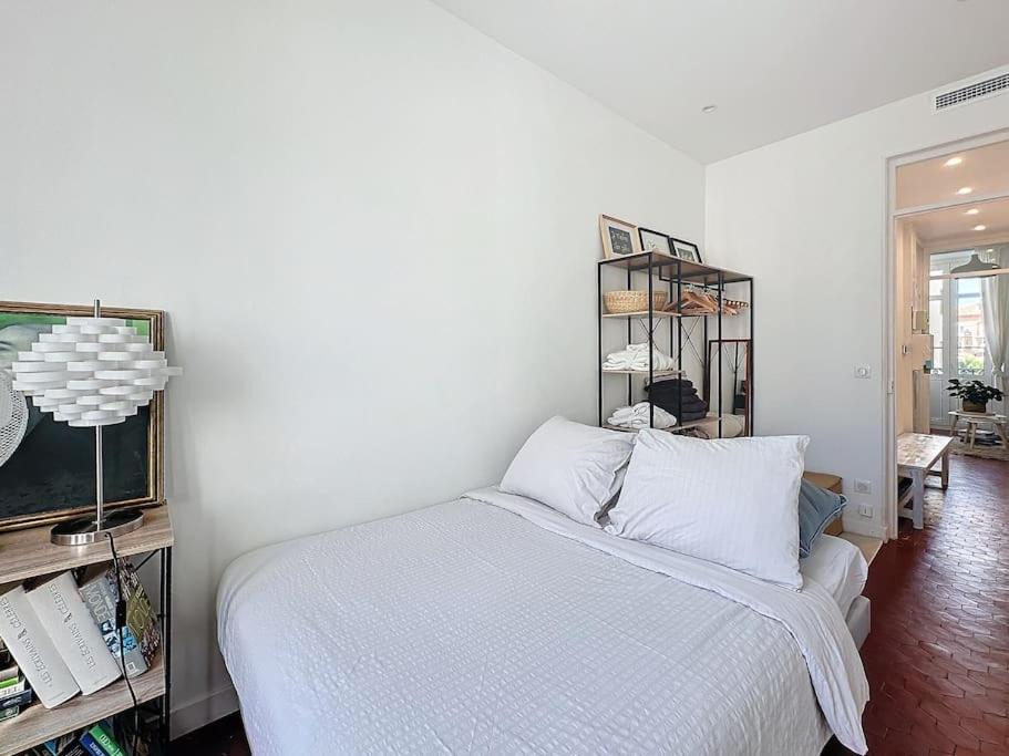 Photo of Bedroom in Prado - Republique
