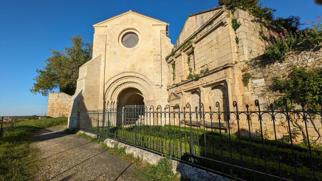 Photo of Others in Pons