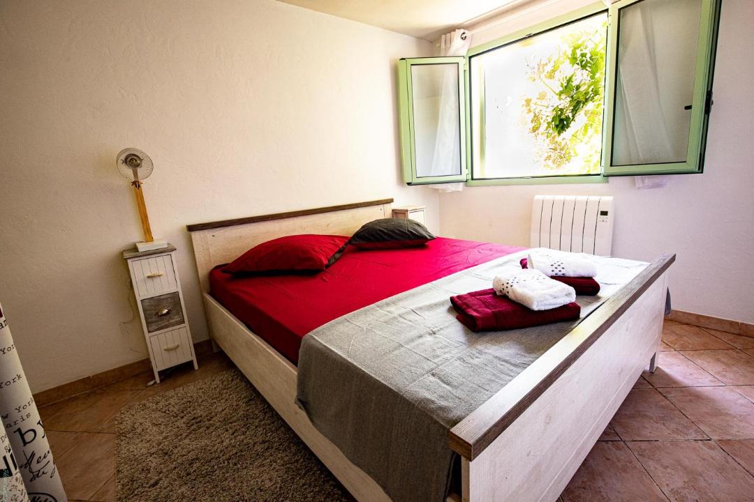 Photo of Bedroom in Revest-les-Roches