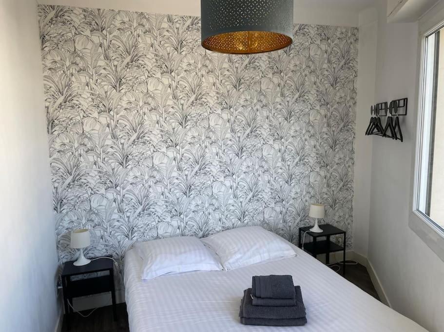 Photo of Bedroom in Prado - Republique