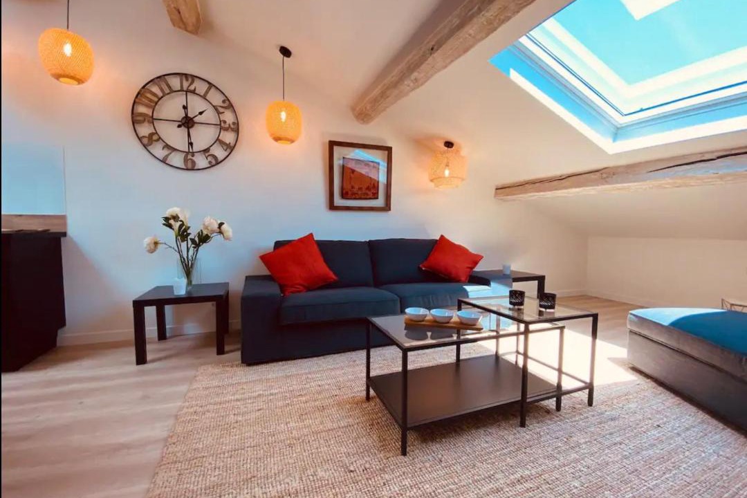 Photo of Livingroom in Prado - Republique