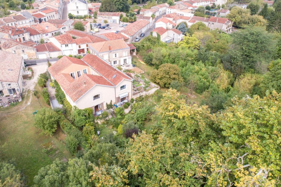 Photo of Others in Pons