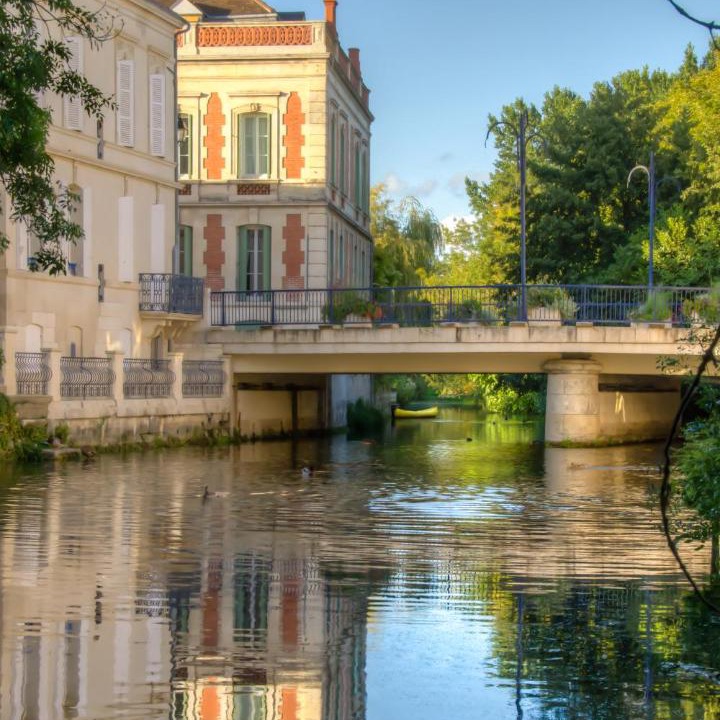 Photo of Others in Pons